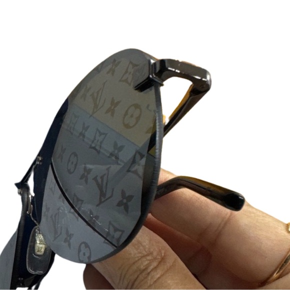 Louis Vuitton Sunglasses 😎 - Picture 6 of 12